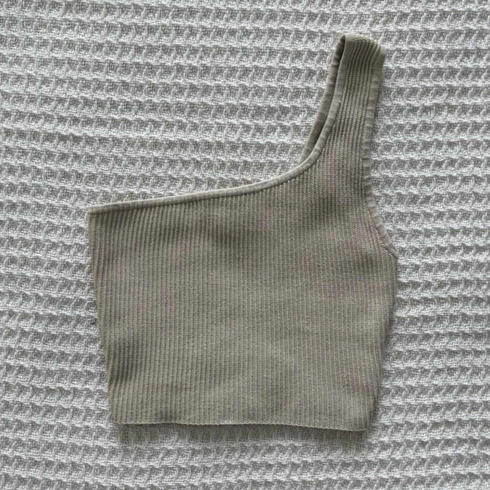 aritzia babaton sculpt knit one shoulder cropped tank top